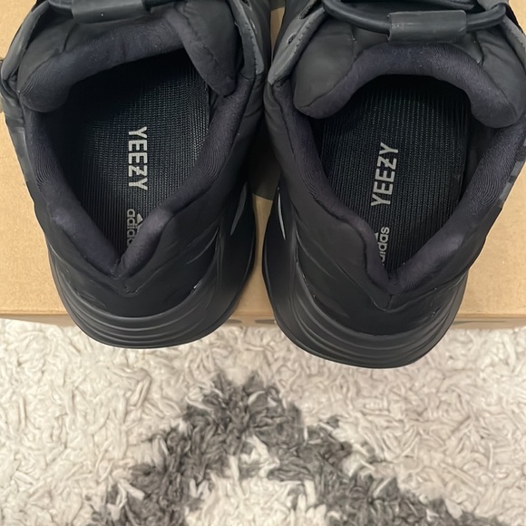 Yeezy 700 mnvn - Picture 4 of 9